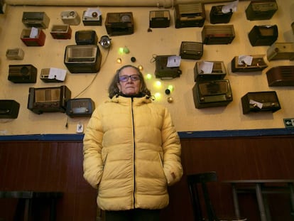 Petra Estevas, en el bar Museo de la Radio.