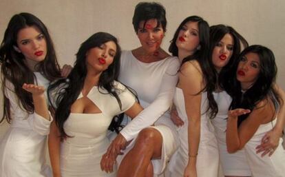 Kris Jenner junto a sus hijas Kylie y Kendall Jenner, Khloe y Kim Kardashian