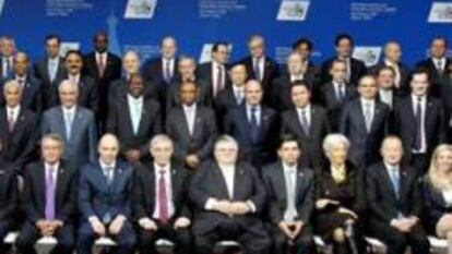 Foto de familia, con los ministros de Finanzas del G20 reunidos en Moscú.