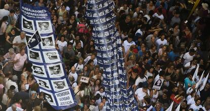 Manifestación de Abuelas de Plaza de Mayo en Buenos Aires. 