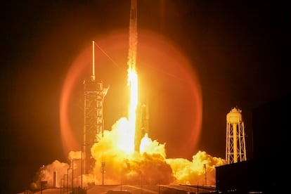 El cohete Falcon 9, de la misión Polaris Dawn de SpaceX, despega desde el Centro Espacial Kennedy de la NASA, en Cabo Cañaveral (Florida), el 10 de septiembre. 