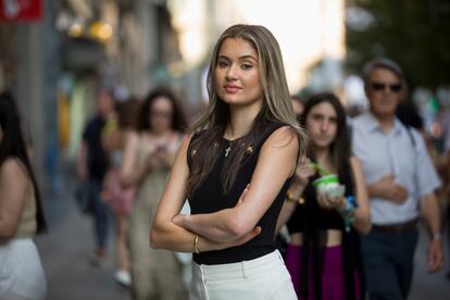 Con tan solo 21 años, la activista medioambiental Sophia Kianni se ha convertido en la persona de menor edad dentro del órgano consultivo de la ONU para el cambio climático.  

