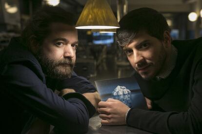 Jacobo Serra (derecha), apadrinado por Juanma Latorre, guitarrista de Vetusta Morla.