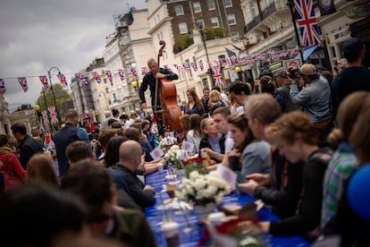 La música también está siendo una de las protagonistas de la jornada. En la imágen, ambiente en una de las calles de Londres.