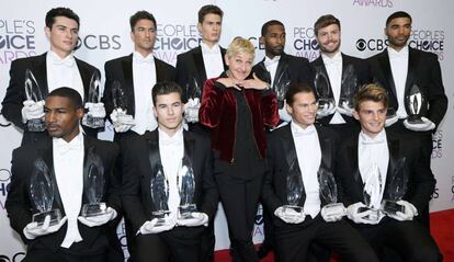 Ellen Degeneres, junto a sus premios People's Choice Awards, anoche en Los Ángeles.