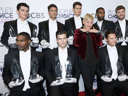 Ellen Degeneres, junto a sus premios People's Choice Awards, anoche en Los Ángeles.