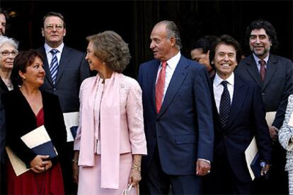 Los Reyes, junto a algunos de los premiados.