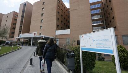 Entrada del hospital Pr&iacute;ncipe de Asturias de Alcal&aacute; de Henares.