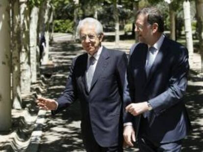El presidente del Gobierno español, Mariano Rajoy (d), y su homólogo italiano, Mario Monti. EFE/Archivo