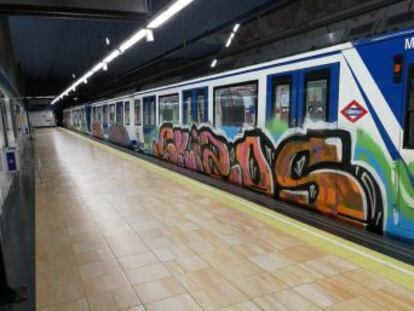 La empresa pública gasta un millón de euros al año en limpiar trenes por vandalismo