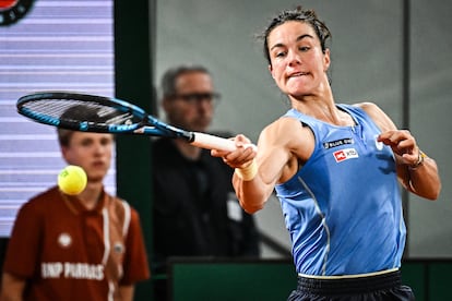 Boisson golpea durante el partido contra Andreeva en la Chatrier.
