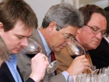 Desde 1988, Wine Spectator elabora su lista de los mejores 100 vinos del año. En 2012, este listado es el resultado de la revisión de más de 17.000 nuevos añadas puestas en el mercado, de las cuales 5.500 obtuvieron 90 puntos o más. EFE/Archivo