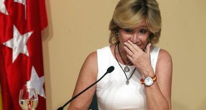 Esperanza Aguirre durante una rueda de prensa.
