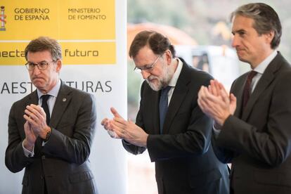 Feijóo y Rajoy, con el ministro de Fomento el lunes en Pontevedra.