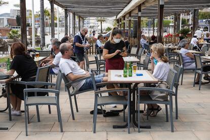 The city of Gandia in the Valencia region moved to Phase 1 on Monday, which allows sidewalk cafes to open at 50% capacity. 
