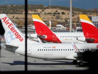 Aviones de Air Europa e Iberia en el aeropuerto de Barajas.