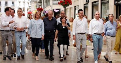 Juan Manuel Moreno, durante la campaña, a la derecha de Soraya Sáenz de Santamaría, en Málaga.