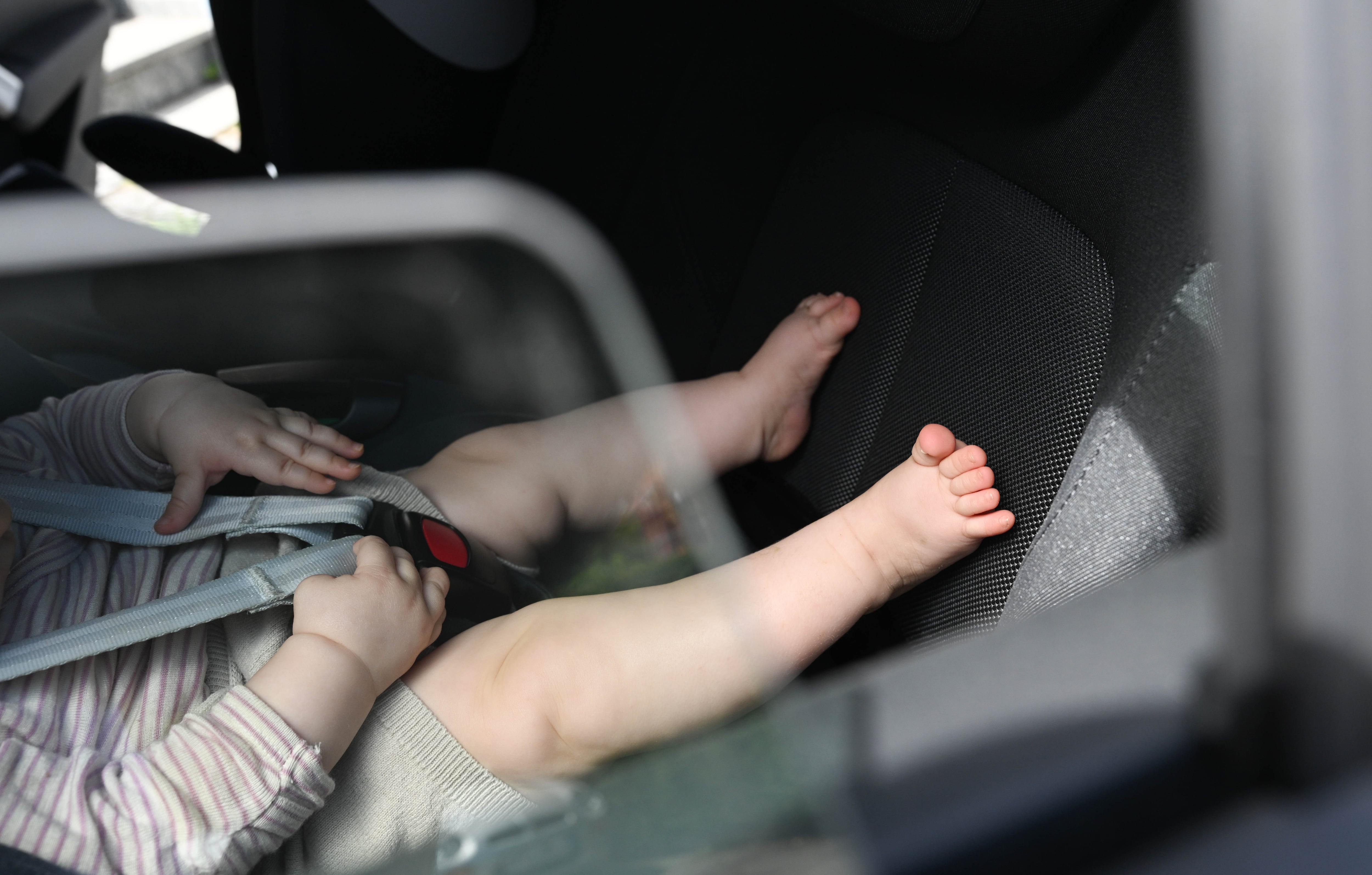 Una iniciativa persigue incluir en todos los coches europeos un sistema que alerte cuando se olvida a un bebé dentro
