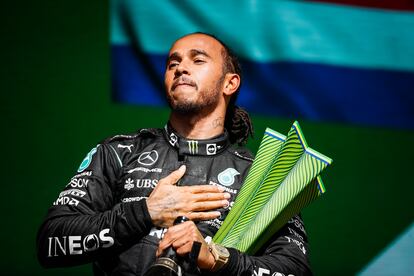 Lewis Hamilton en el podio del Gran Premio de Sao Paulo 2021. 