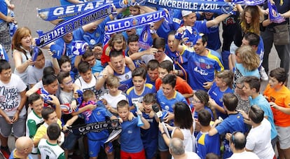 Jóvenes y niños getafenses durante las celebraciones por el regreso del club a LaLiga Santander. 25 de junio de 2017.