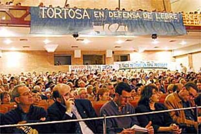 La asamblea celebrada el sábado por la noche en Tortosa.