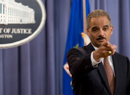 El fiscal general de EE UU, Eric Holder, durante la rueda de prensa de ayer en Washington.