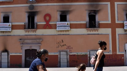 The Municipal Palace in Fresnillo was burned during a protest over the killing of a young girl.