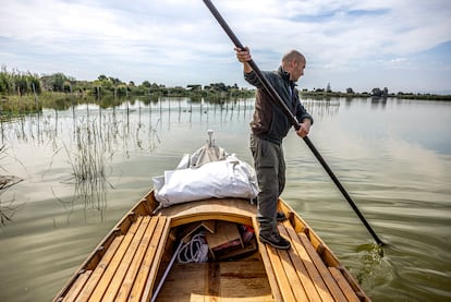 Un pescador en la Albufera.