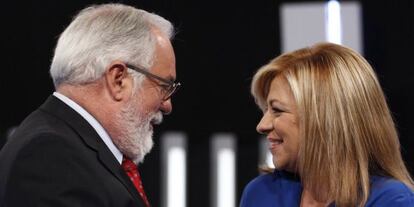 Arias Ca&ntilde;ete y Elena Valenciano, en el debate electoral. 