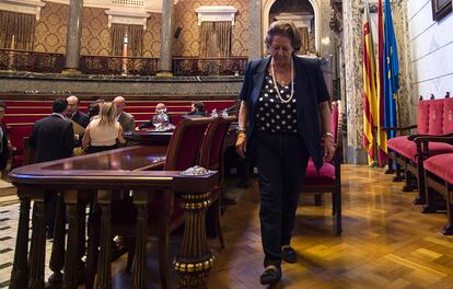 Rita Barberá durante la rueda de prensa despues de su último pleno como Alcaldesa del Ayuntamiento de Valencia, en junio de 2015.