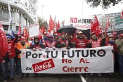 Imagen de una manifestación de los trabajadores de Coca-Cola. EFE/Archivo