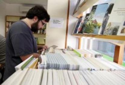 Un estudiante en una librer&iacute;a