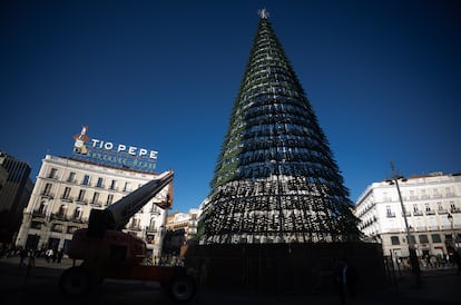 El árbol de Navidad ubicado en la Puerta del Sol, donde será el evento de encendido de luces de este año.