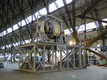 Trabajos de preparaci&oacute;n del motor del Airlander 10. 