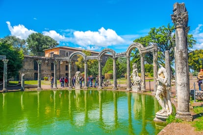 Canopo de Villa Adriana, un gran lago jalonado de estatuas cerca de Tívoli. 