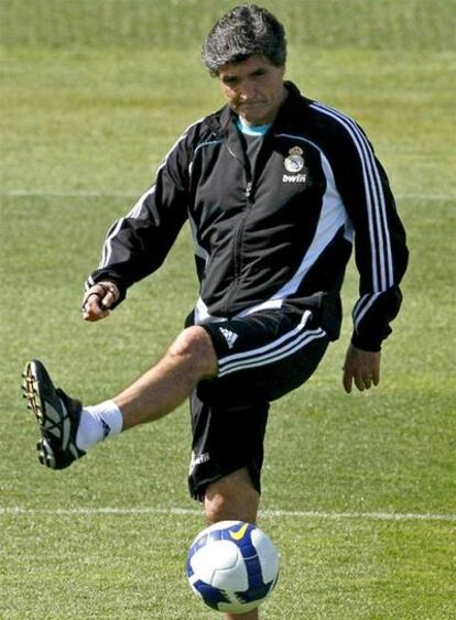 Juande Ramos, durante el entrenamiento del día siguiente a la eliminación europea ante el Liverpool.