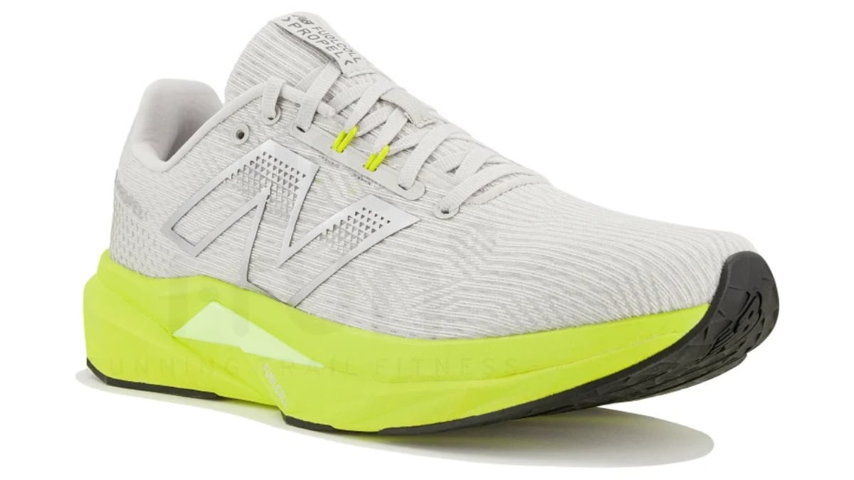 New Balance FuelCell Propel V5.