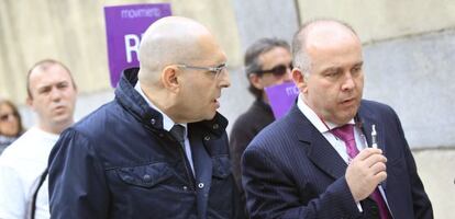 El exjuez Elpidio José Silva (i), junto a su abogado Gonzalo Boye.