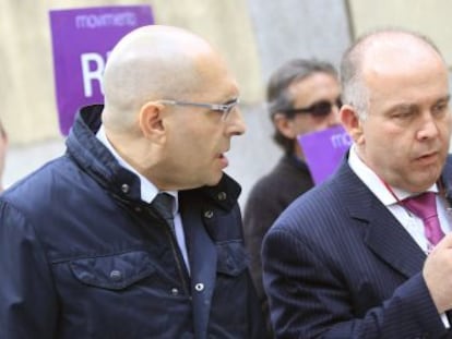 El exjuez Elpidio Jos&eacute; Silva (i), junto a su abogado Gonzalo Boye.