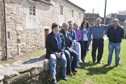Representantes de Monte Branco, el colectivo con V de Valarés, la Asociación Cultural Inllar y la Fundación Eduardo Pondal.