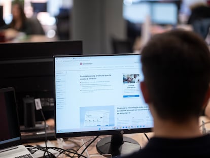 An employee of Renta 4's artificial intelligence division, at the company's headquarters in Madrid, last Thursday.