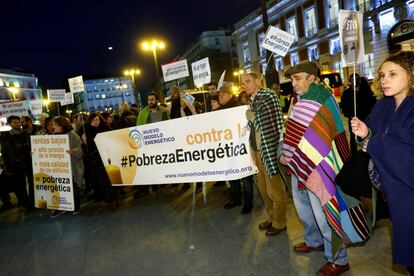 Concentración en la Puerta del Sol de Madrid con ocasión del Día Europeo contra la Pobreza Energética.