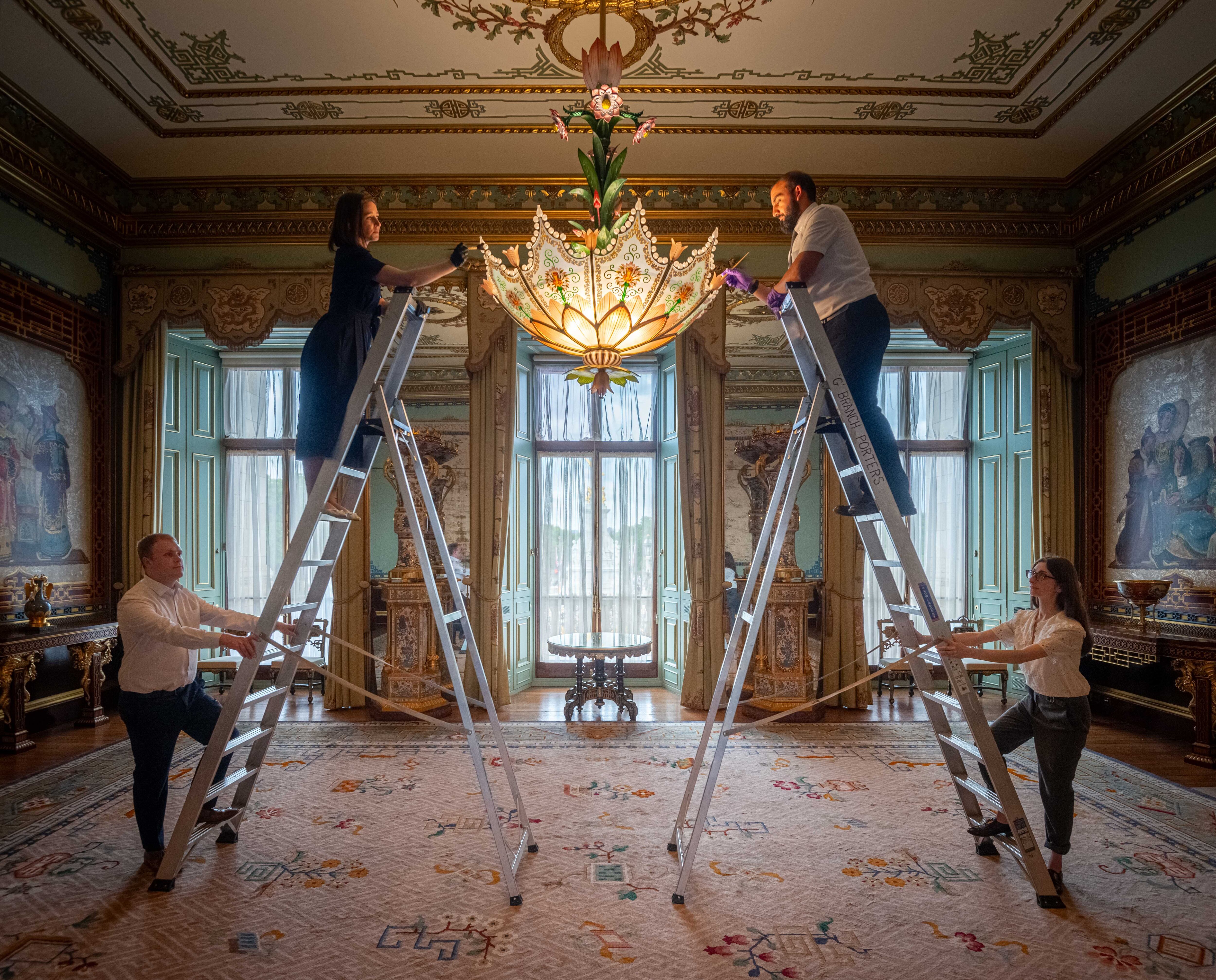 El Palacio de Buckingham permite a los visitantes acceder a su famoso balcón por primera vez.