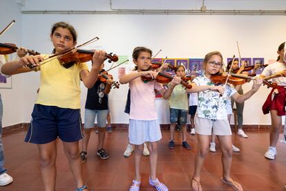 Ensayo de Barrios Orquestados el día 22 en el CEIP Fernando Guanarteme.  Foto Quique Curbelo