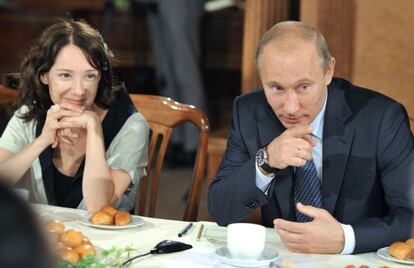 Vladímir Putin, con Chulpán Jamátova.