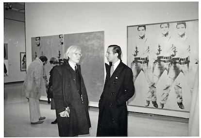 Andy Warhol con Fred Hughes (1977).
