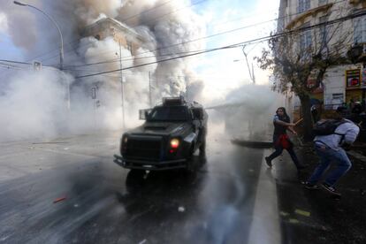 Disturbios en una calle de Valparaíso.