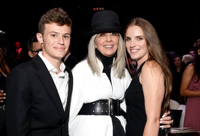 La actriz Diane Keaton, junto a sus hijos Duke y Dexter en Hollywood en 2017.