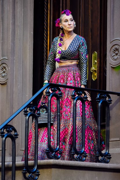 Con lehenga tradicional de la firma india Falguni Shane Peacock frente a la que probablemente sea la escalera más fotografiada de Manhattan.