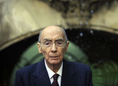 El escritor José Saramago tras la presentación de <i>Caín,</i> en Madrid.